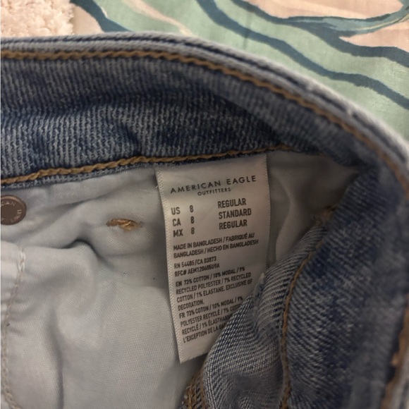 American Eagle Light Blue Denim Mom Jeans - Picture 4 of 5